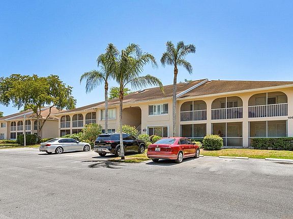 3rd image of 13770 ONEIDA Drive #D2