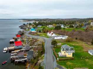125 The Point Rd, Lunenburg, NS B0J 2C0