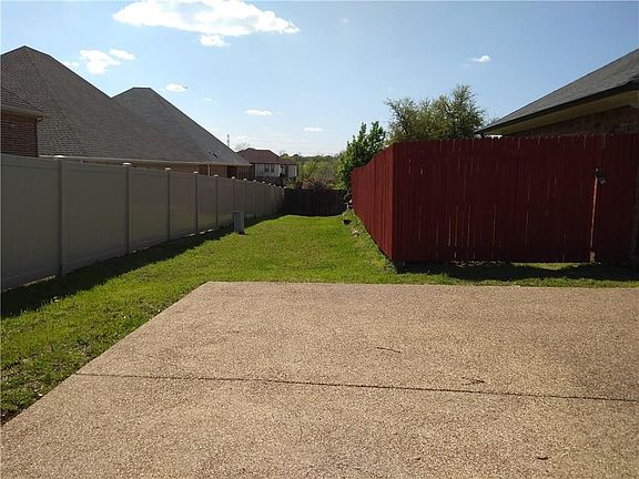 4th image of 4941 Longwood Ct