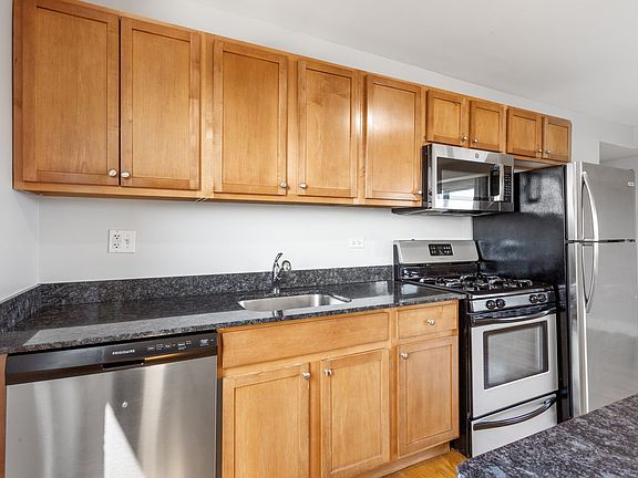 5th image of 7616 N Marshfield Ave APT 501
