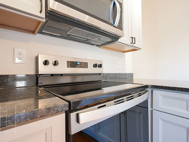 880 Hamlet St. — Photo 10
