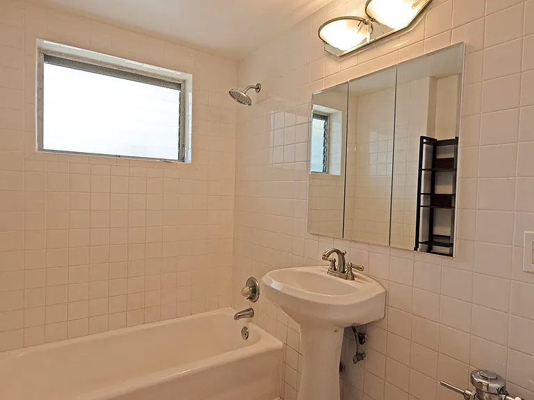 2250 Bay Dr #4 — Photo 9