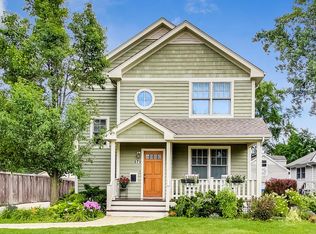 979 Windsor Rd, Highland Park, IL 60035