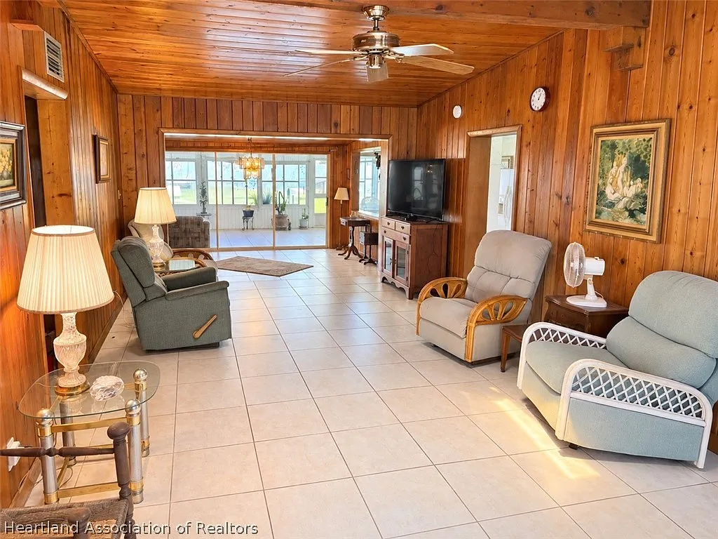 3 bed, 2.0 bath, 1480 sqft, $2,500 — Photo 3