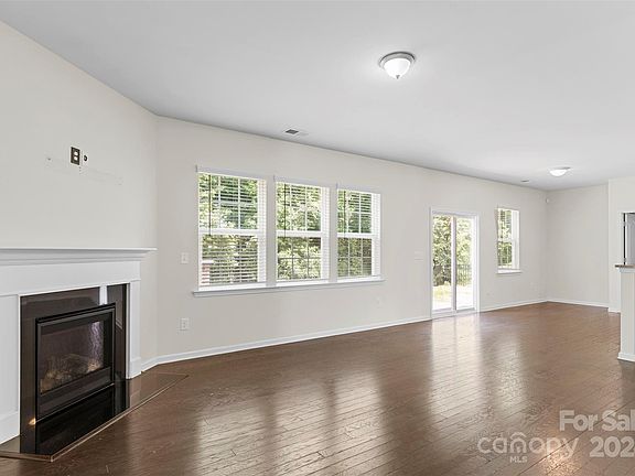 2nd image of 16327 Palisades Commons Dr