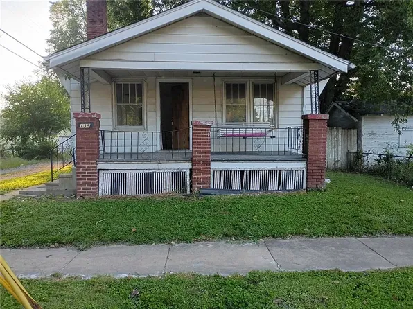 138 S 18th St, Decatur, IL 62521