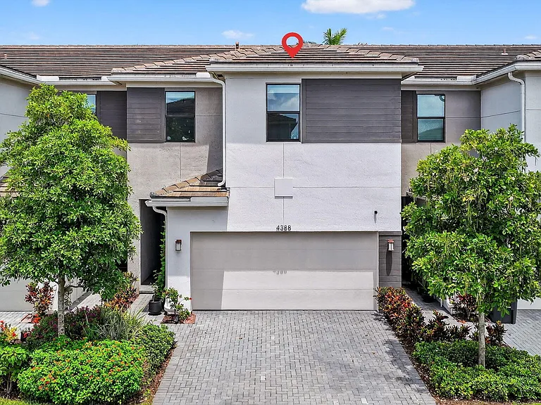 4388 Serpens Ln — Photo 32