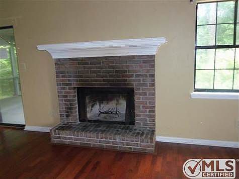 3rd image of 1618 Twin Lakes Cir