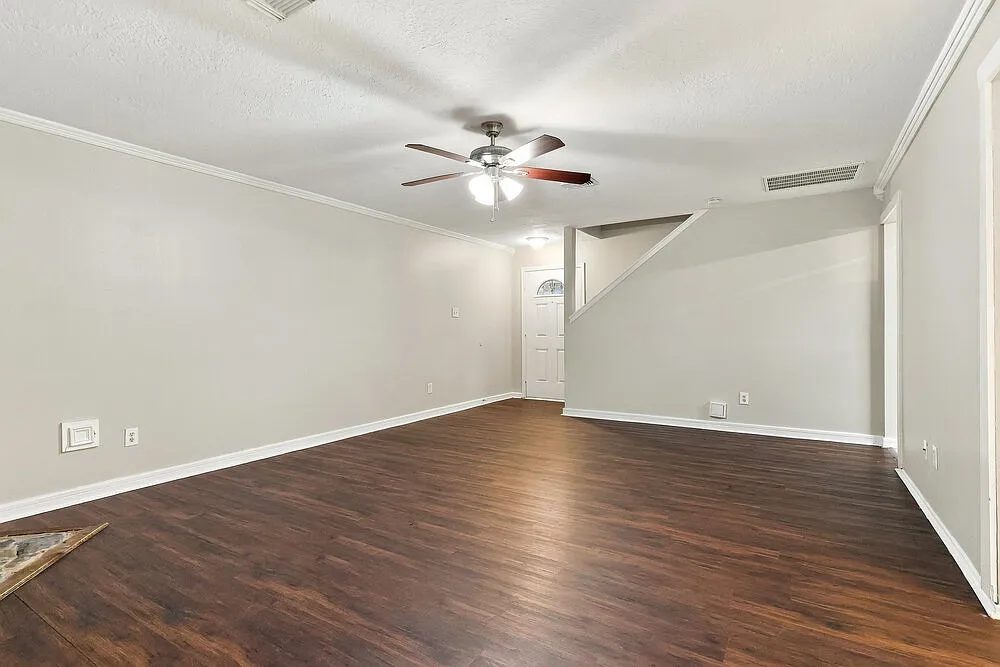 3 bed, 2.5 bath, 1796 sqft, $1,830 — Photo 4