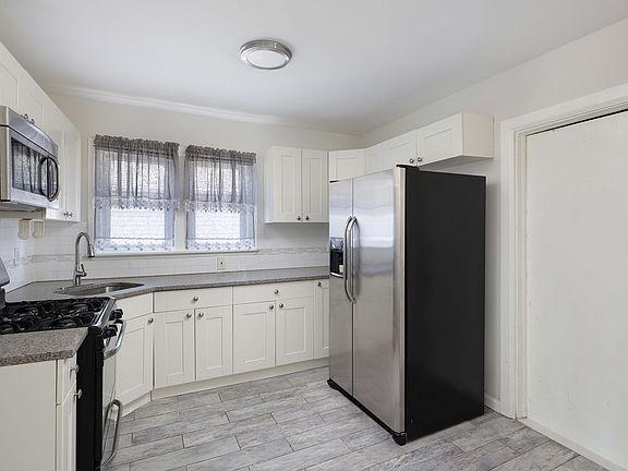 5th image of 337 White St Floor 2