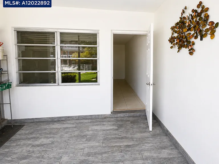 201 NE 14th Ave #5A — Photo 4