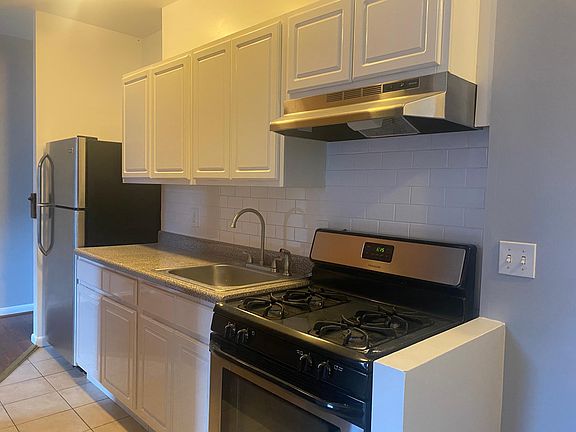 3rd image of 252 Targee St Floor 2
