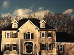 19 Brandywine Ln, Newtown, CT 06482