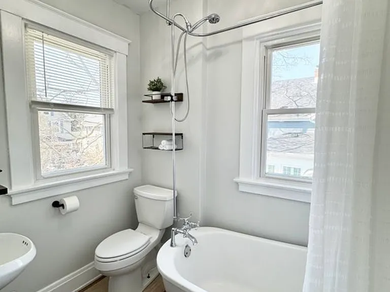 6828 Kenton Ave — Photo 9