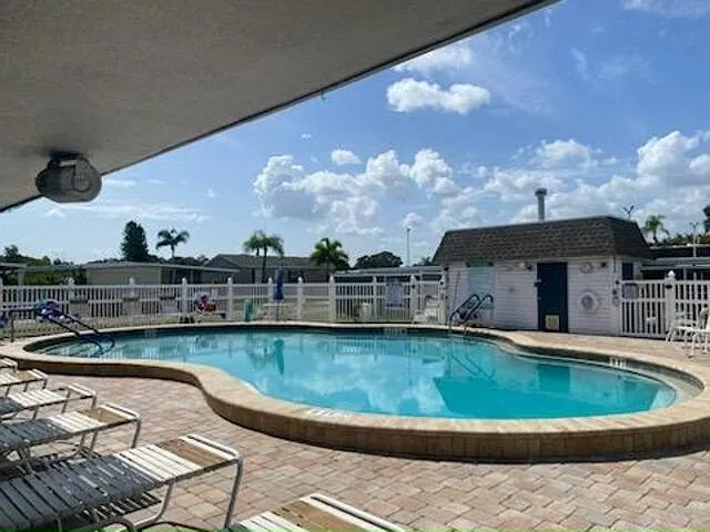 3 bed, 2.0 bath, 1356 sqft, $1,995 — Photo 2