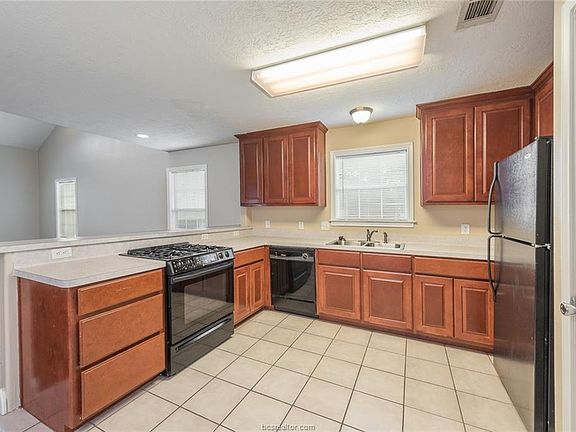 4th image of 1612 Park Pl #A