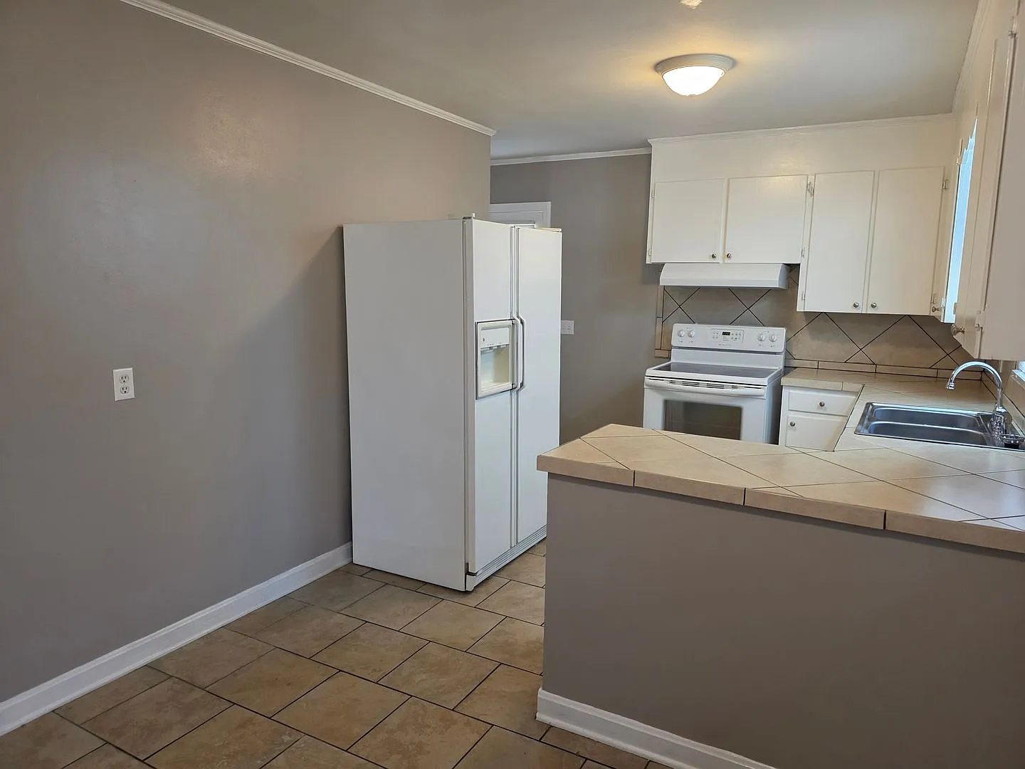 3 bed 1 Bath Brick Rancher Full Basement Siloam — Photo 4