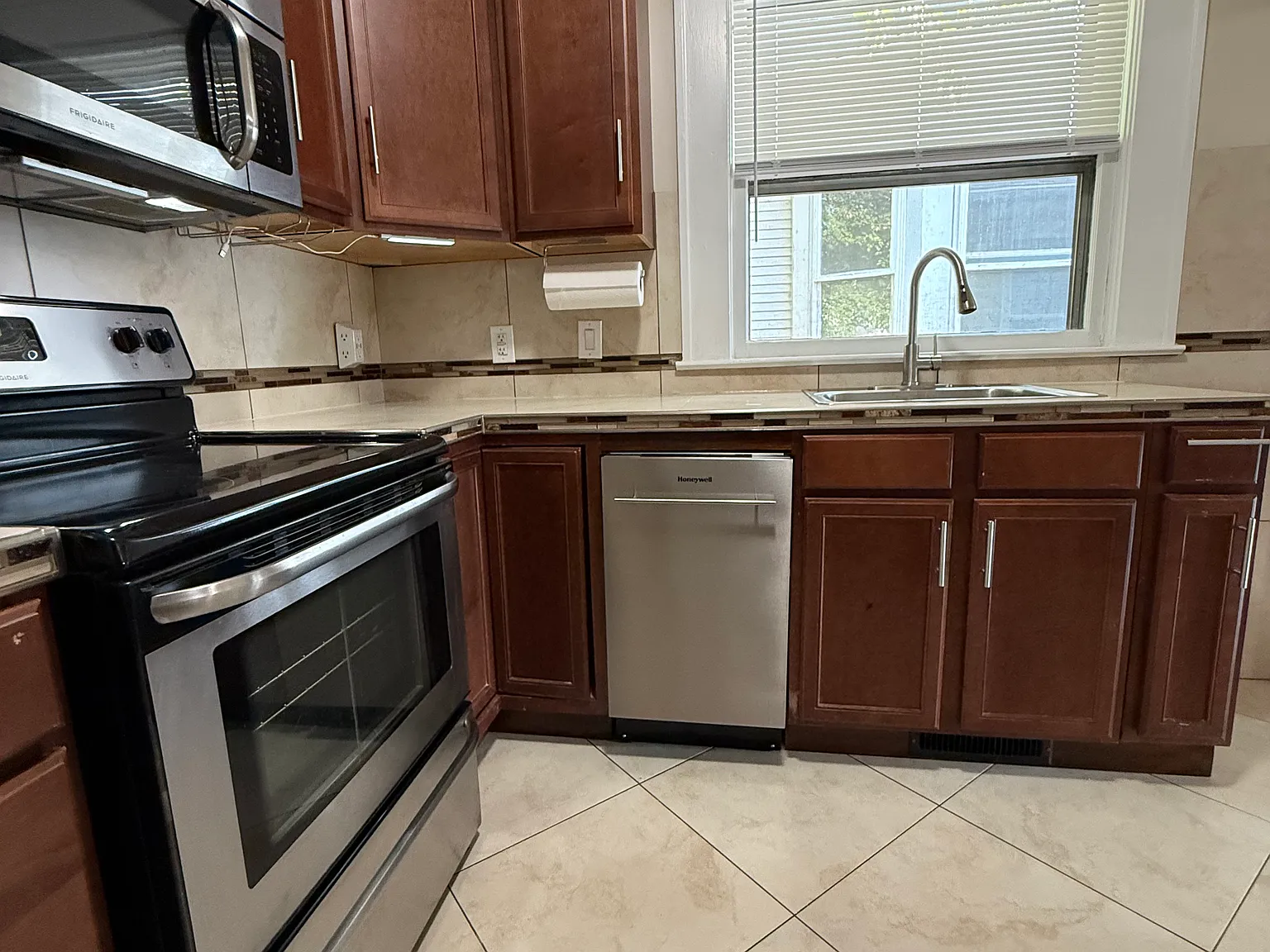 2 bed, 940 sqft, $1,475 — Photo 4