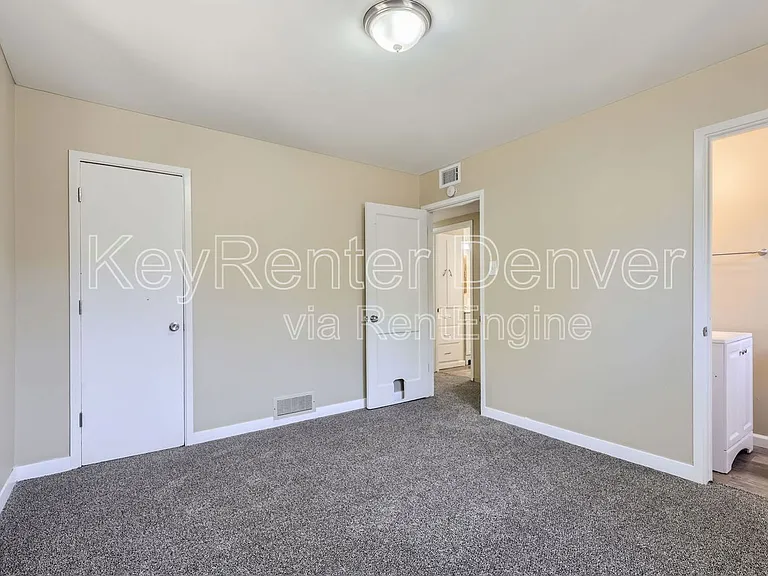 991 Vaughn St — Photo 7