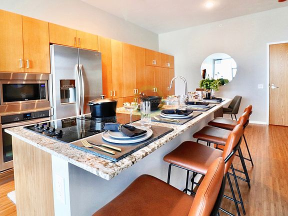 4th image of 200 E Illinois St #3/2