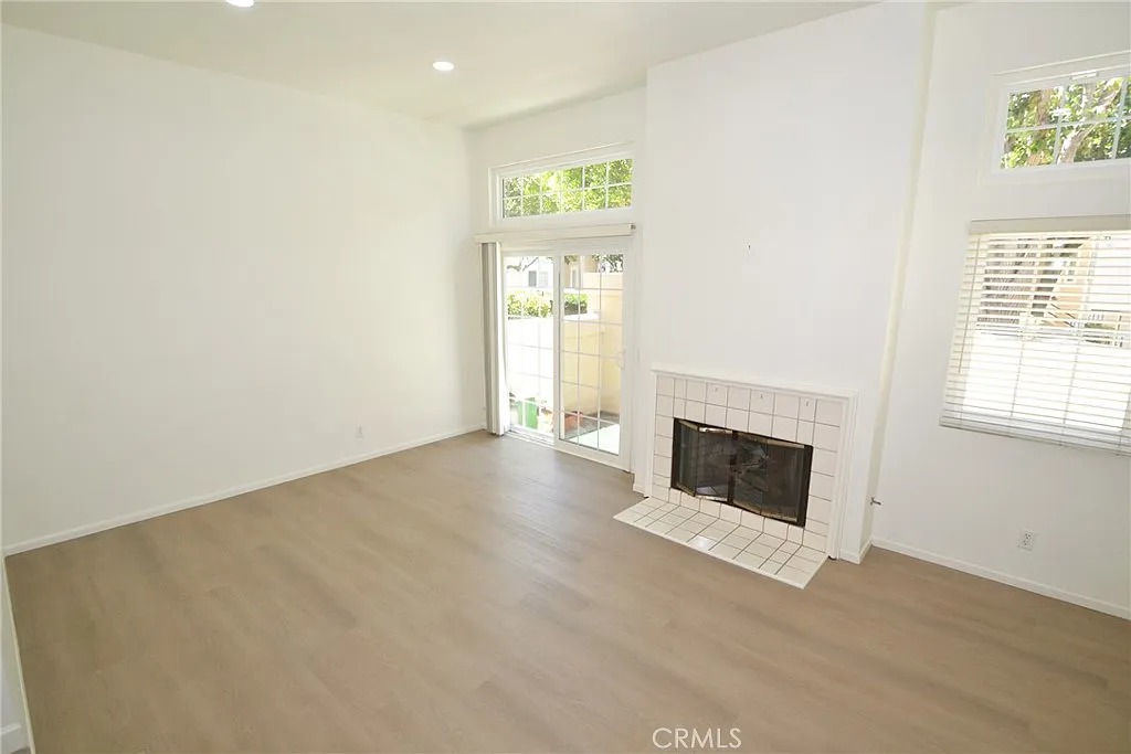 3 bed, 2.5 bath, 1738 sqft, $4,700 — Photo 3
