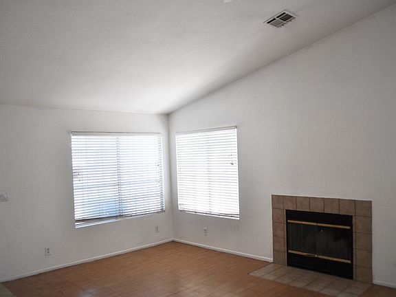 3rd image of 4716 Katrina Pl