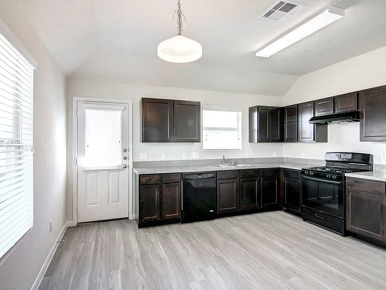 12703 Rio Nueces Ln — Photo 2