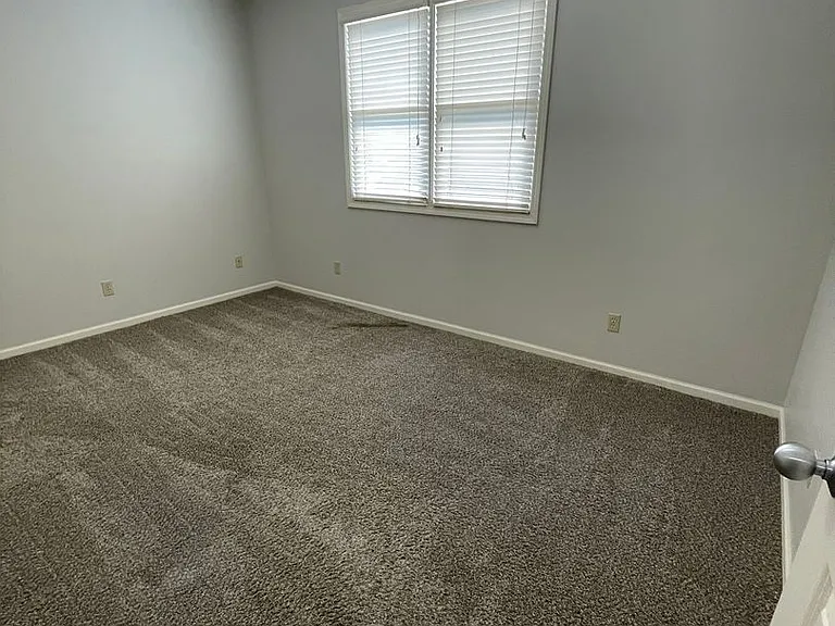 2100 Cherry Hill Dr — Photo 13