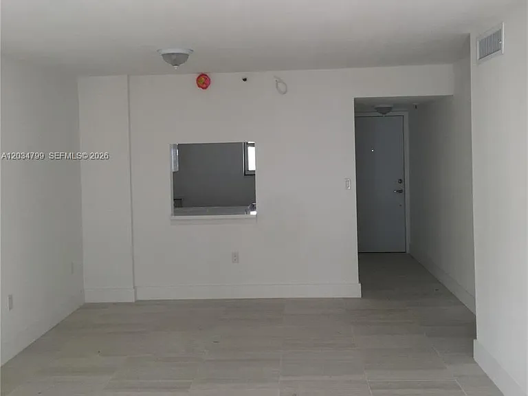 395 NE 21st St #403 — Photo 6