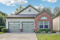 Oakleaf Dr-S0110-001.jpg