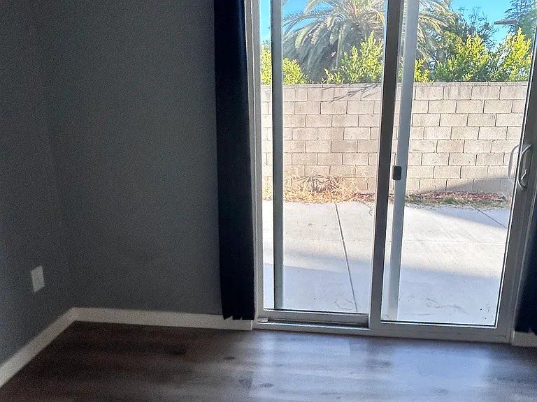 6750 Nagle Ave — Photo 11