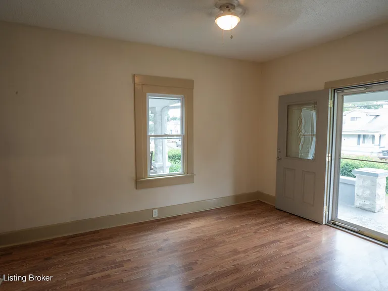 504 Montana Ave — Photo 4