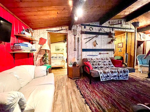 3rd image of 19361 Pinecrest Cir W