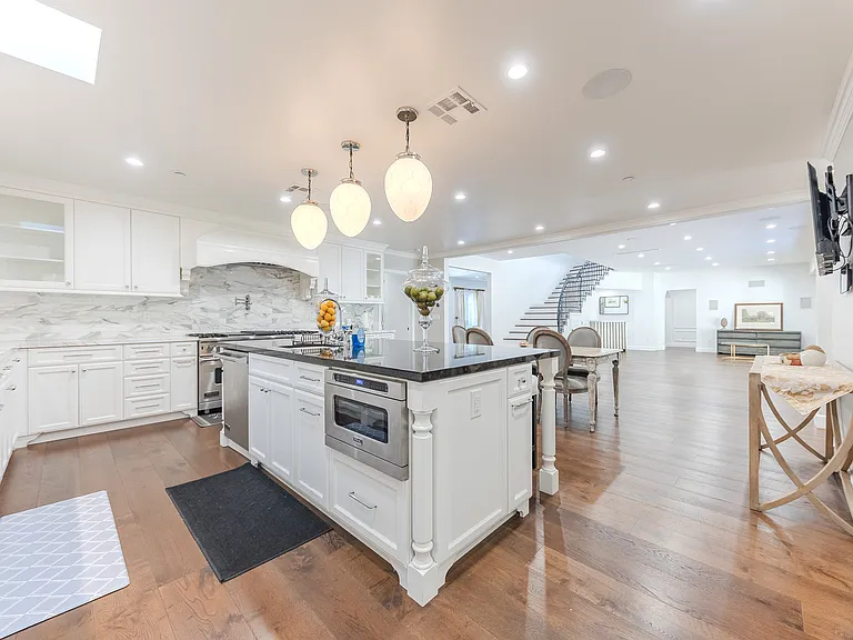 325 W Bellevue Dr — Photo 17