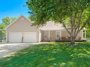 21611 S Clairmont St, Peculiar, MO 64078