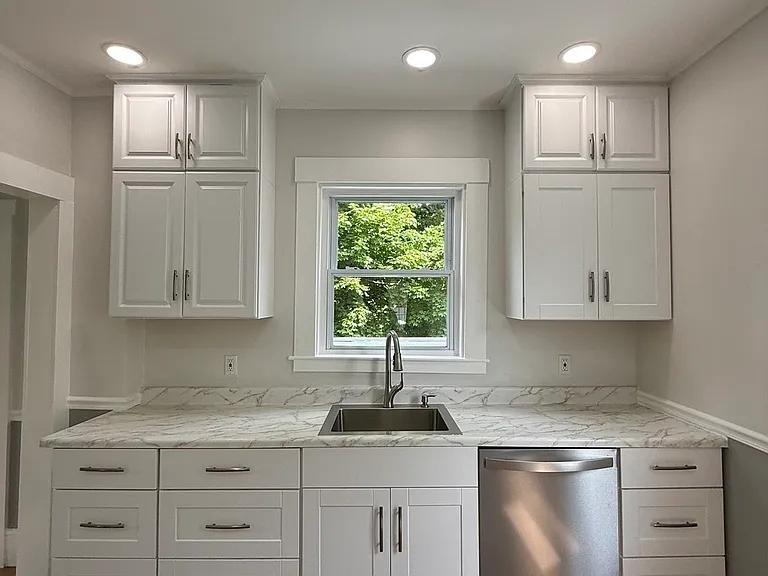 421 Belgrade Ave — Photo 6
