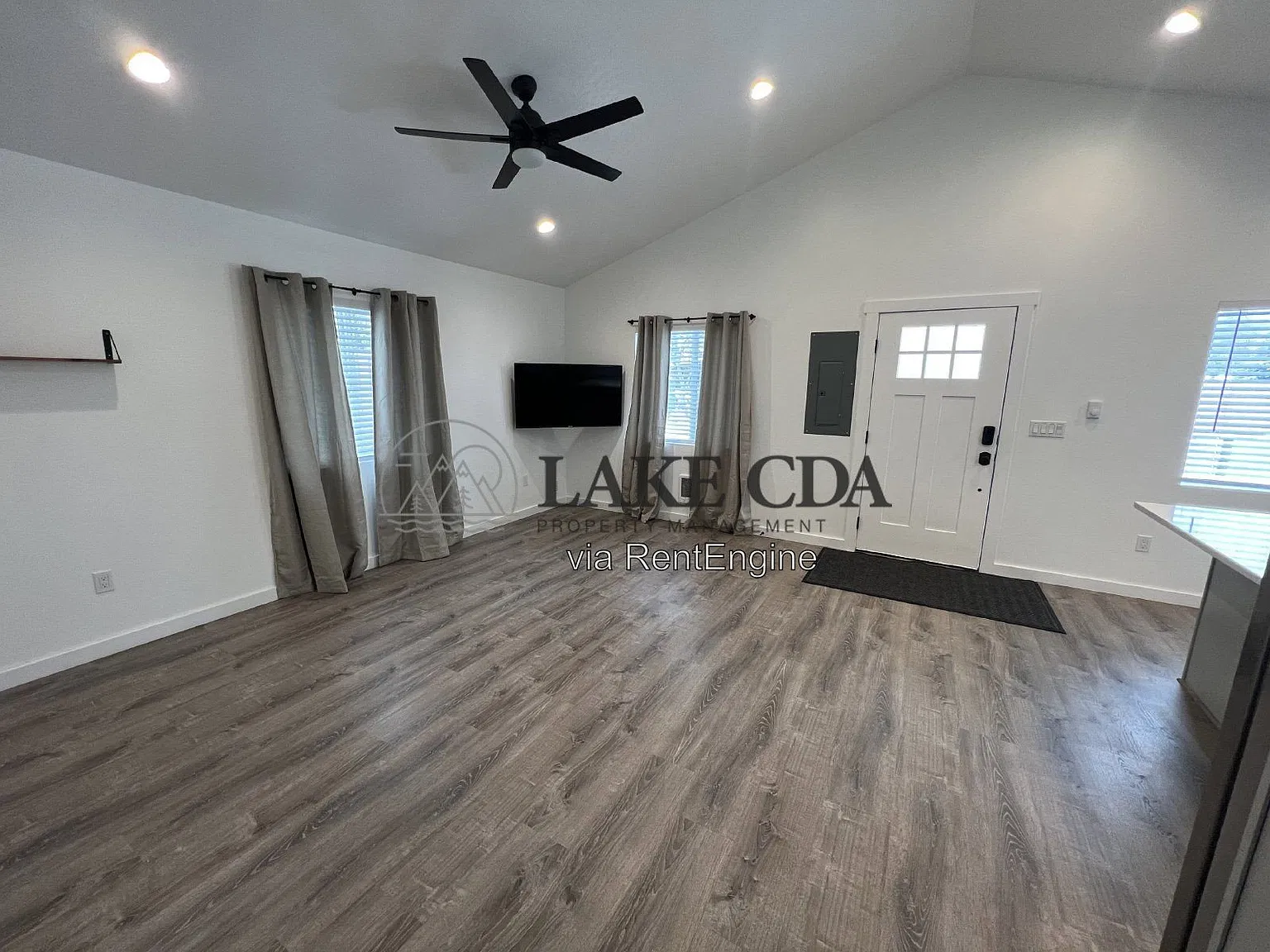 3 bed, 2.0 bath, 1000 sqft, $2,100 — Photo 4