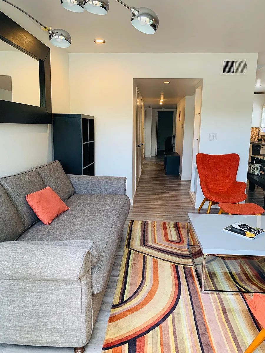 Building Photo - 4807 Beck Ave #15