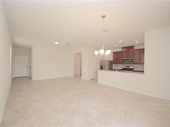 5th image of 561 Bradford Ln