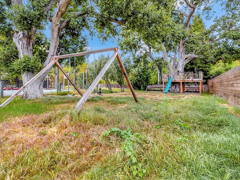240 Oak Grove Ave — Photo 29