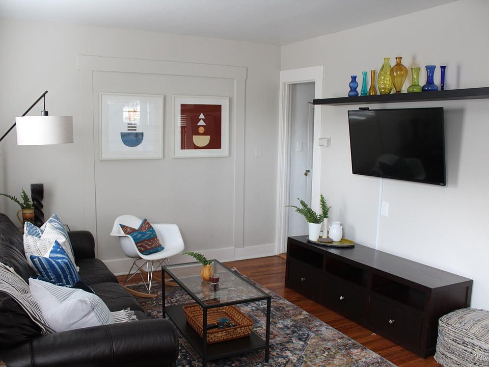 1st image of 2631 1/2 Collier Ave