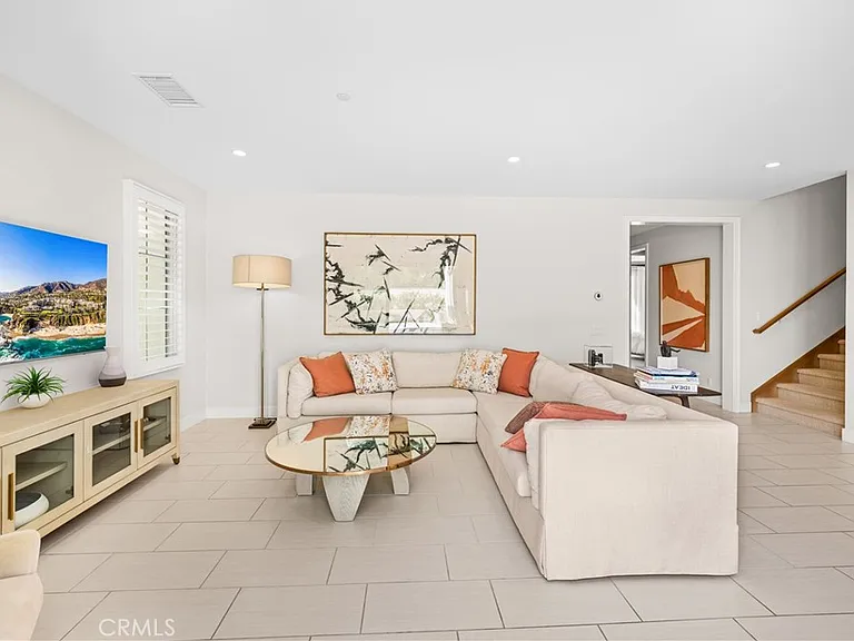 164 Villa Rdg — Photo 2