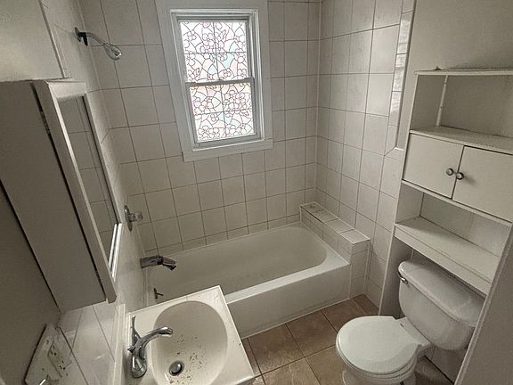 5th image of 105 Beech St Floor 1