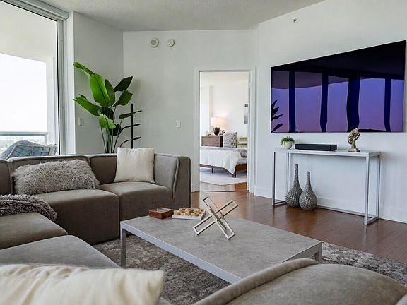 2nd image of 111 SE 8th Avenue #1402