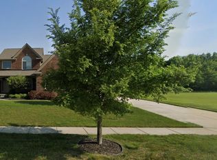 52590 Aspen Dr, South Lyon, MI 48178