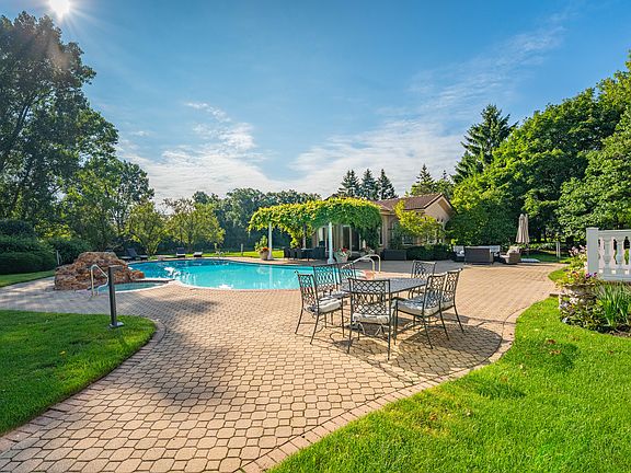 4th image of 1683 Braeside Ln