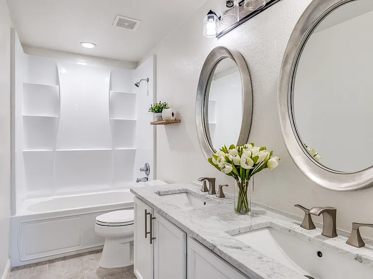 1010 Oakbrook Dr — Photo 11