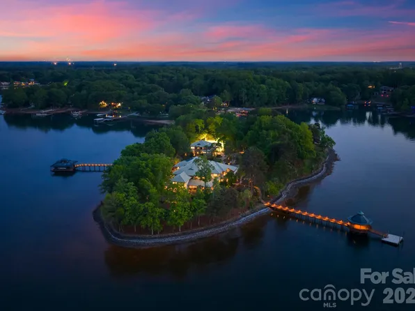 14051 Island Dr, Huntersville, NC 28078