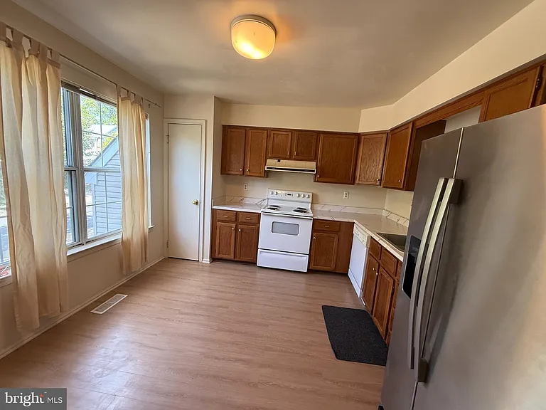 4711 Leyden Way — Photo 5