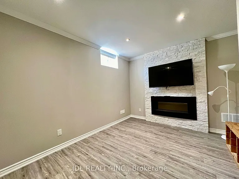 21 Brookgreene Cres — Photo 9